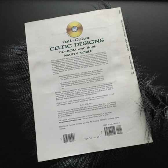 Full-Color Celtic Designs CD-ROM and Book - Picture 4 of 10